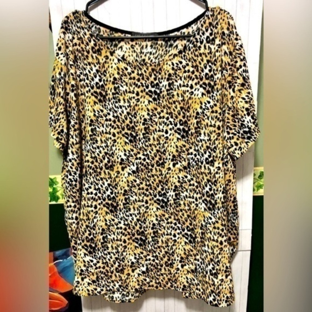 ♈️ Chris & Carol Animal Print Flowy Short Flutter Sleeve Tunic Blouse